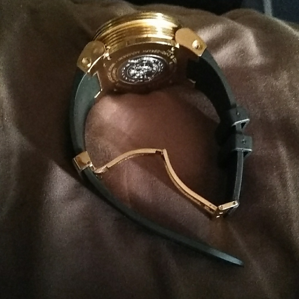 Watch - Picture 2 of 3
